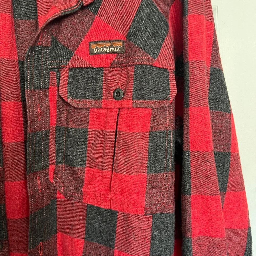 Patagonia Plaid Men's Shirt - Picture 2 of 4